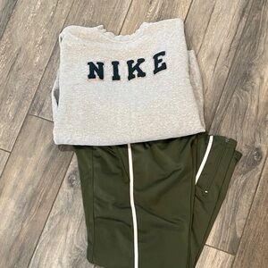 Nike (set)Green Joggers and Sweatshirt